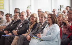 Hauptgeschäftsführerin der Handwerkskammer Reutlingen, Christiane Nowottny, Handwerkskammerpräsident Harald Herrmann (erste Reih