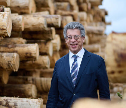 Johannes Schwörer ist seit 2008 Präsident des Hauptverbandes der Deutschen Holzindustrie. FOTO: SCHANZ