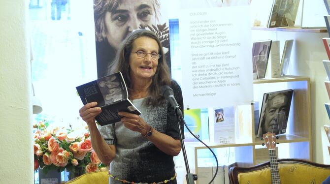Chandal Nasser Dichterin Chandal Nasser in der Lyrikhandlung am Hölderlinturm.
