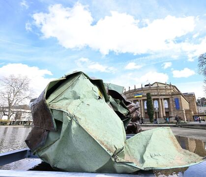 Zerstörtes Dach der Stuttgarter Oper