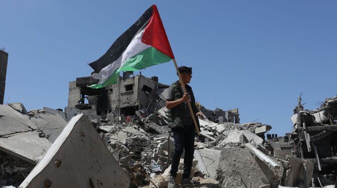 Palästinenser mit Fahne Palästinenser mit Fahne