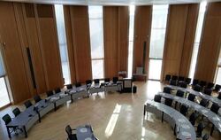 Möglichst viele Stimmen, dann reicht’s für einen Platz im Sitzungssaal des Tübinger Landratsamts (von links): Der Tübinger OB Bo