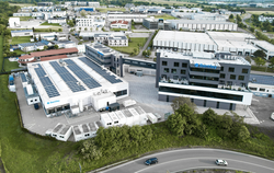 Das Firmengelände von Bentley Innomed in Hechingen (vorne): rechts das nun fertig gestellte Gebäude, dahinter das benachbarte Ar