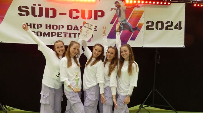 Hip-Hop Süd-Cup-Sieger Smallgroups Adults »Another Bad Creation« aus Bad Urach. FOTO: SANDER Hip-Hop Süd-Cup-Sieger Smallgroups Adults »Another Bad Creation« aus Bad Urach. FOTO: SANDER