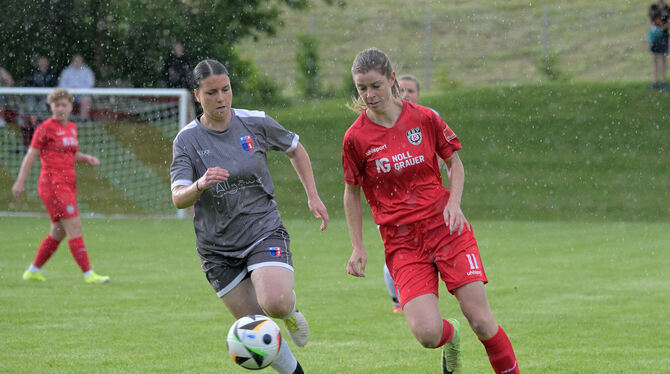 Verena Moser (rechts, hier im Spiel gegen die SGM Aufhausen/Nellingen) hat sich mit dem SSV Reutlingen für das Finalturnier qual
