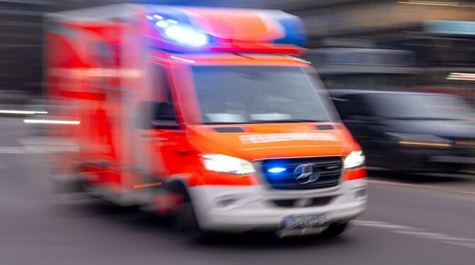 Krankenwagen im Einsatz Krankenwagen im Einsatz