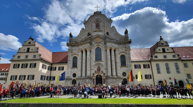 Musikantengruß vor dem Münster zum 50-jährigen Jubiläum des Blasmusikverbandes Neckar-Alb.