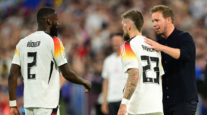 Klare Linie: Julian Nagelsmann (rechts) mit (von links) Antonio Rüdiger und Robert Andrich.