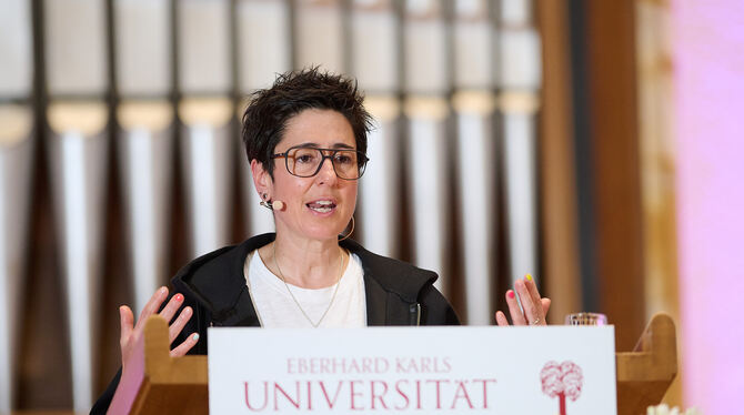 Bitte streiten, aber konstruktiv: Journalistin Dunja Hayali bei der Mediendozentur in der Universität Tübingen