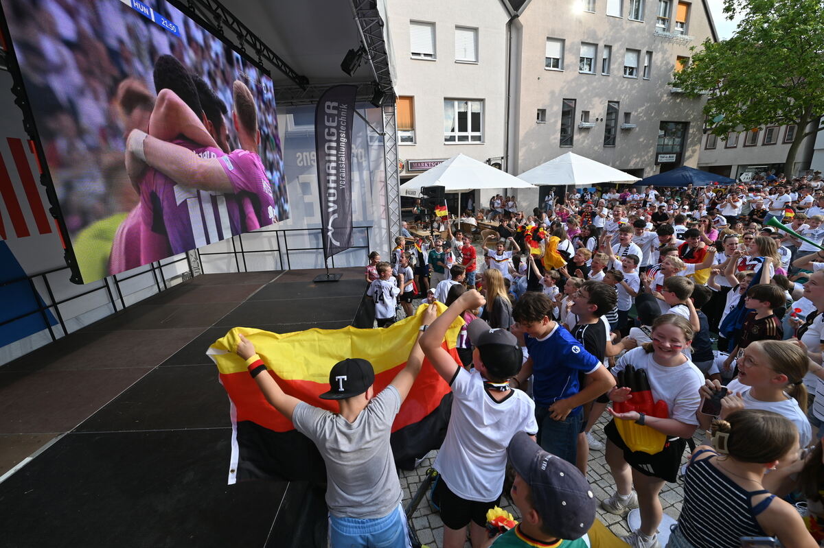 Bild  FOTO JÜRGEN MEYER Public Viewing Pfullingen_01