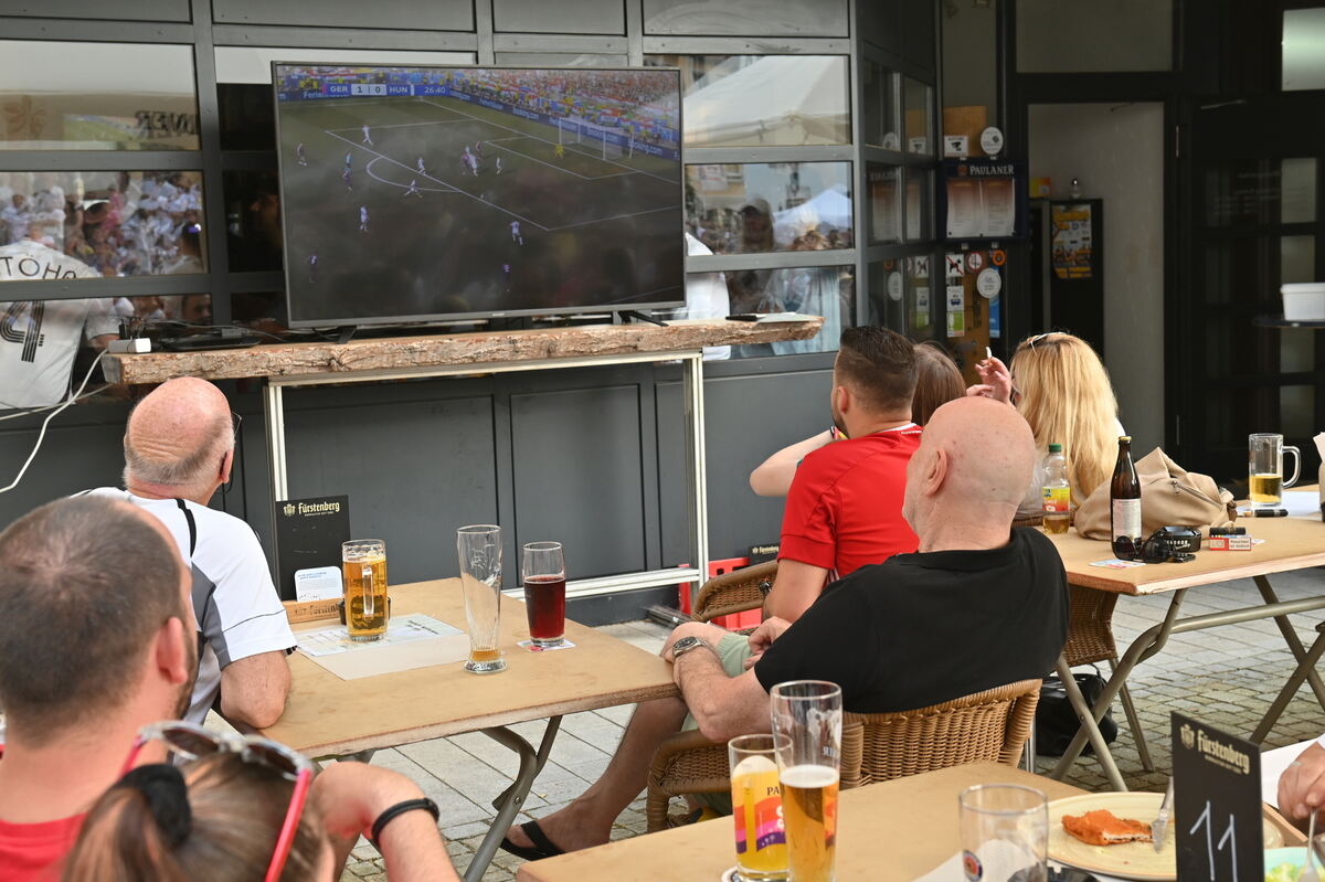 Bild  FOTO JÜRGEN MEYER Public Viewing Pfullingen_04