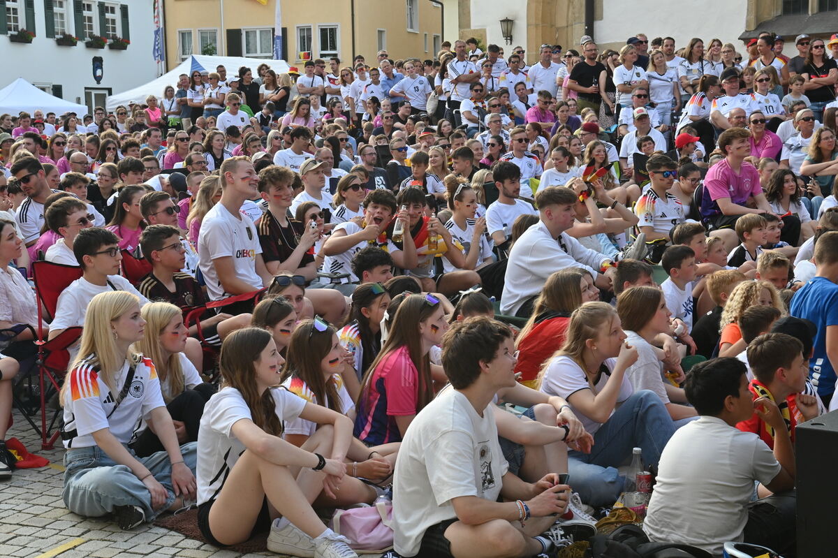 Bild  FOTO JÜRGEN MEYER Public Viewing Pfullingen_05