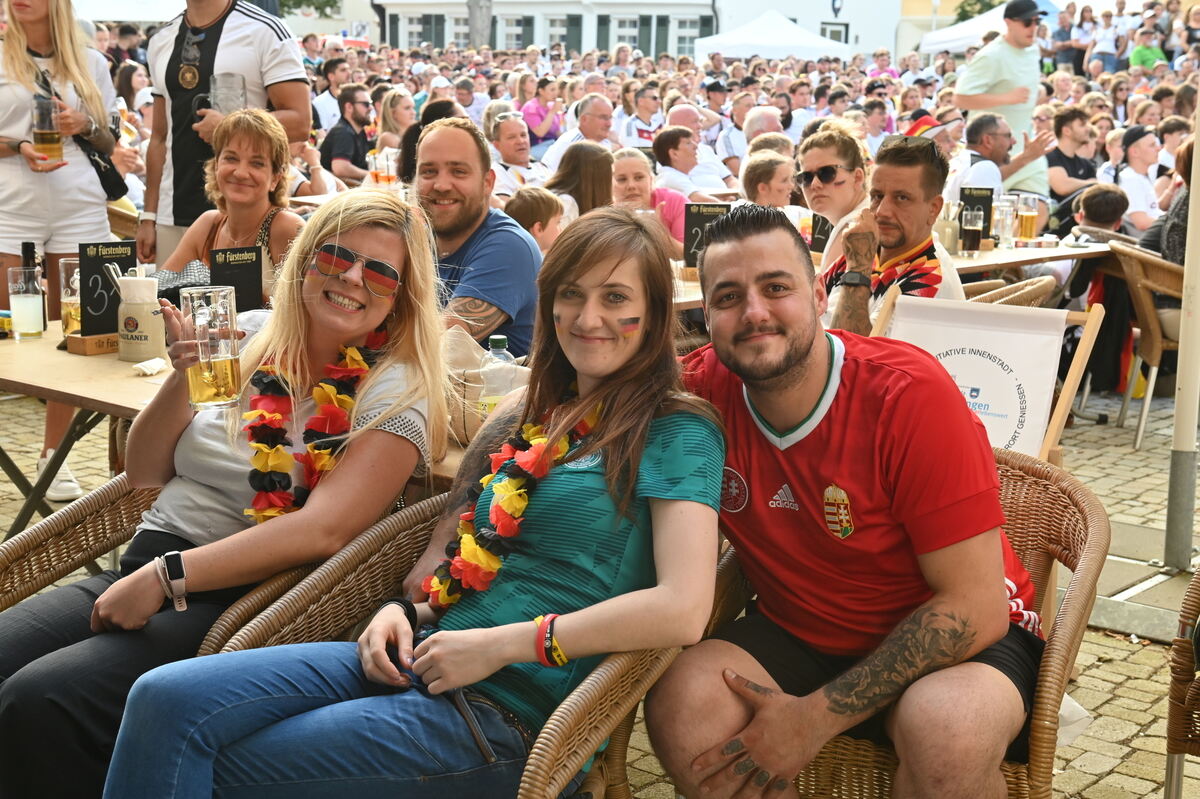 Bild  FOTO JÜRGEN MEYER Public Viewing Pfullingen_06