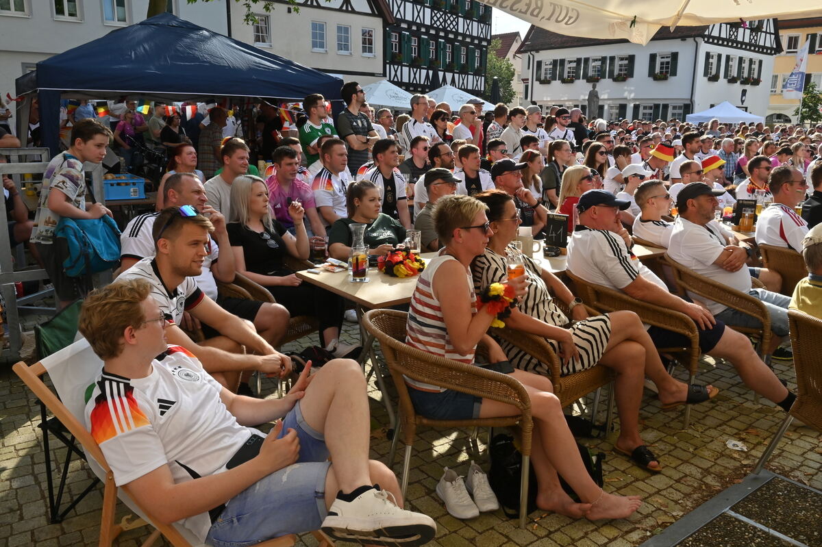 Bild  FOTO JÜRGEN MEYER Public Viewing Pfullingen_08