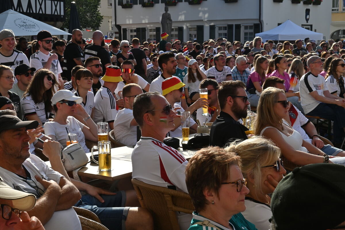 Bild  FOTO JÜRGEN MEYER Public Viewing Pfullingen_09