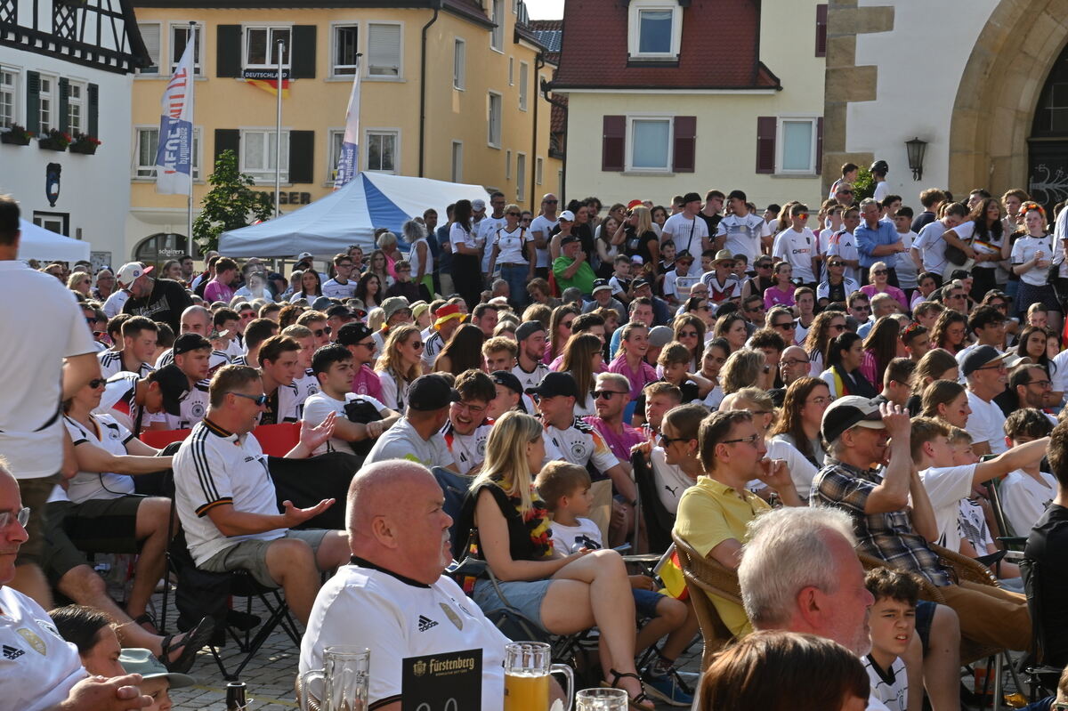 Bild  FOTO JÜRGEN MEYER Public Viewing Pfullingen_10