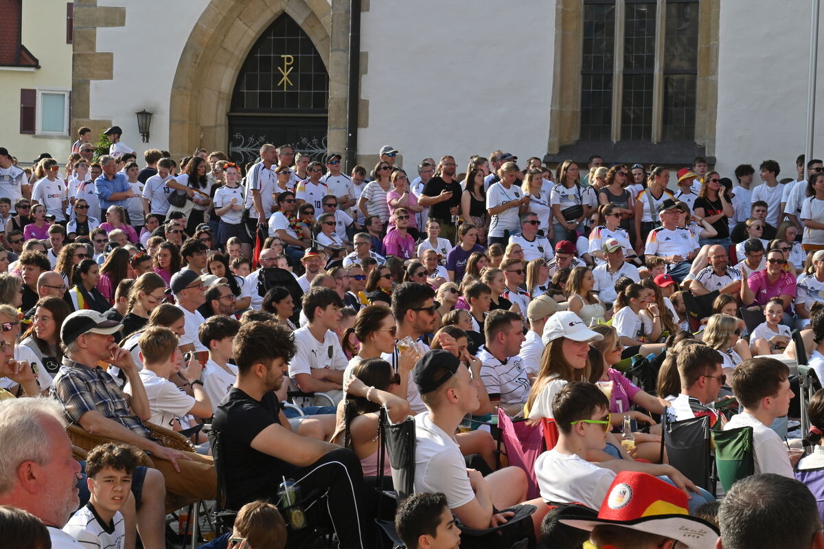 Bild  FOTO JÜRGEN MEYER Public Viewing Pfullingen_11