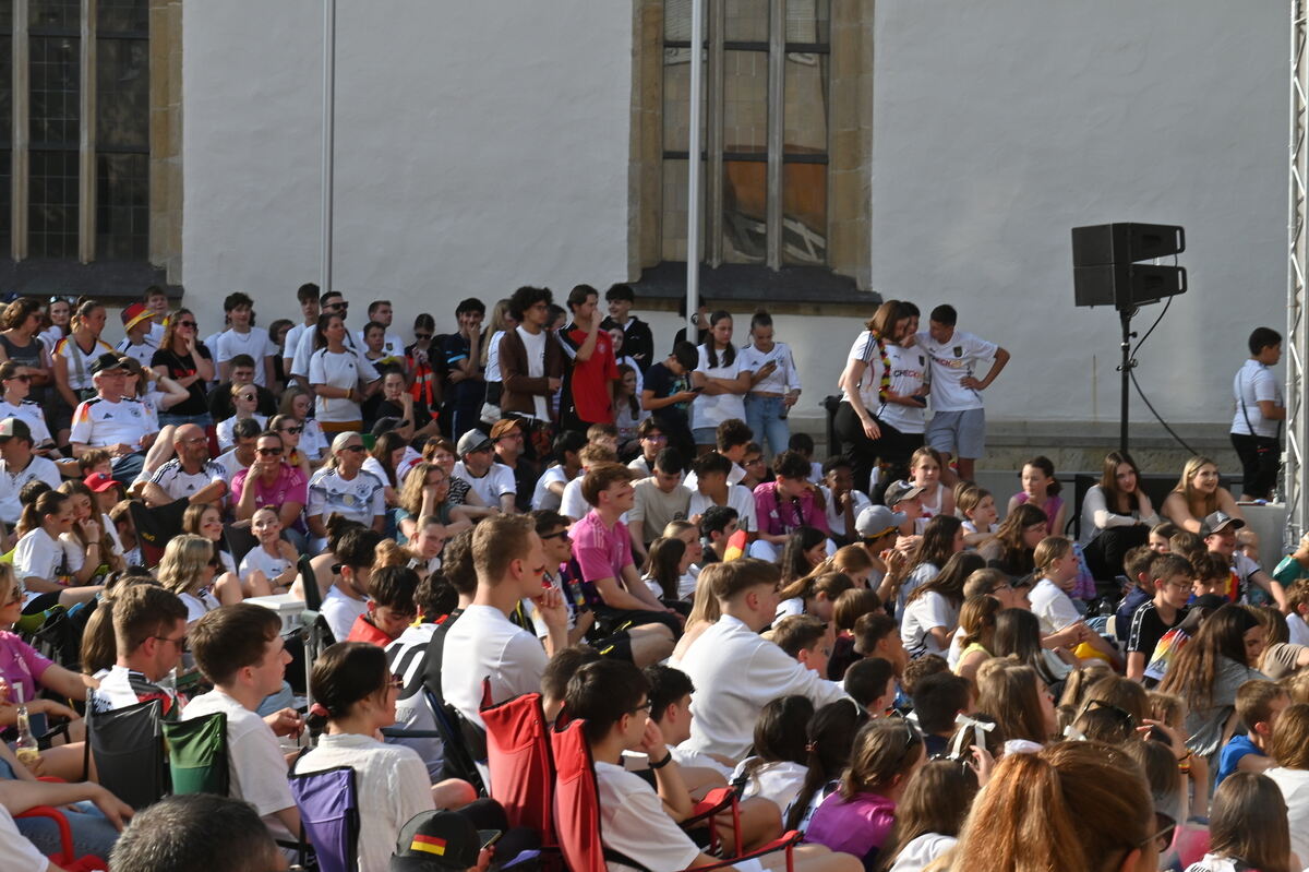 Bild  FOTO JÜRGEN MEYER Public Viewing Pfullingen_12