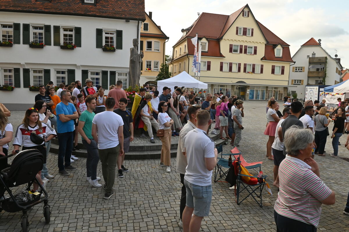 Bild  FOTO JÜRGEN MEYER Public Viewing Pfullingen_23
