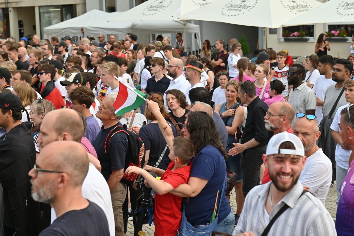 Bild  FOTO JÜRGEN MEYER Public Viewing Pfullingen_25