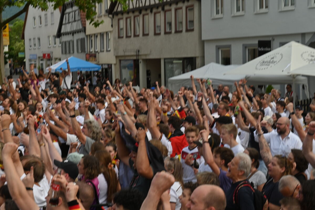 Bild  FOTO JÜRGEN MEYER Public Viewing Pfullingen_28