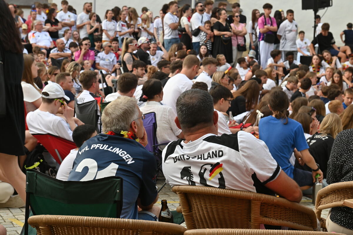 Bild  FOTO JÜRGEN MEYER Public Viewing Pfullingen_30