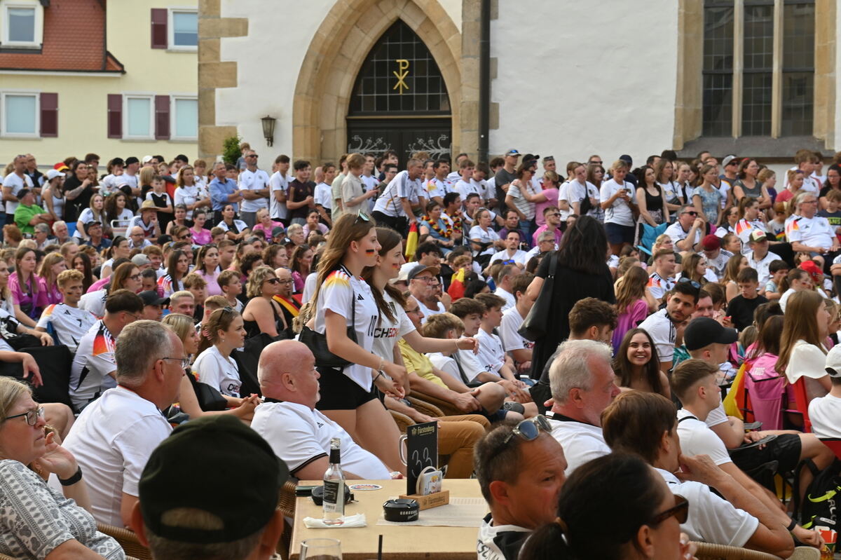 Bild  FOTO JÜRGEN MEYER Public Viewing Pfullingen_31