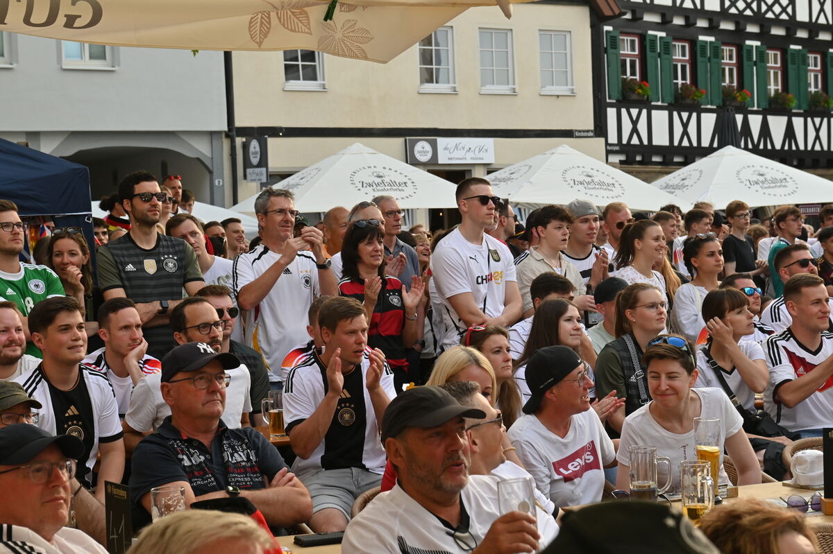 Bild  FOTO JÜRGEN MEYER Public Viewing Pfullingen_35