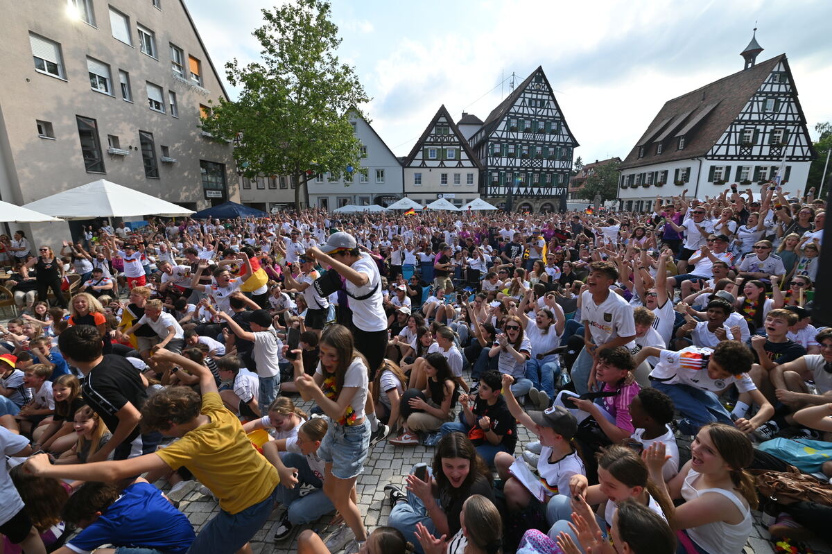 Bild  FOTO JÜRGEN MEYER Public Viewing Pfullingen