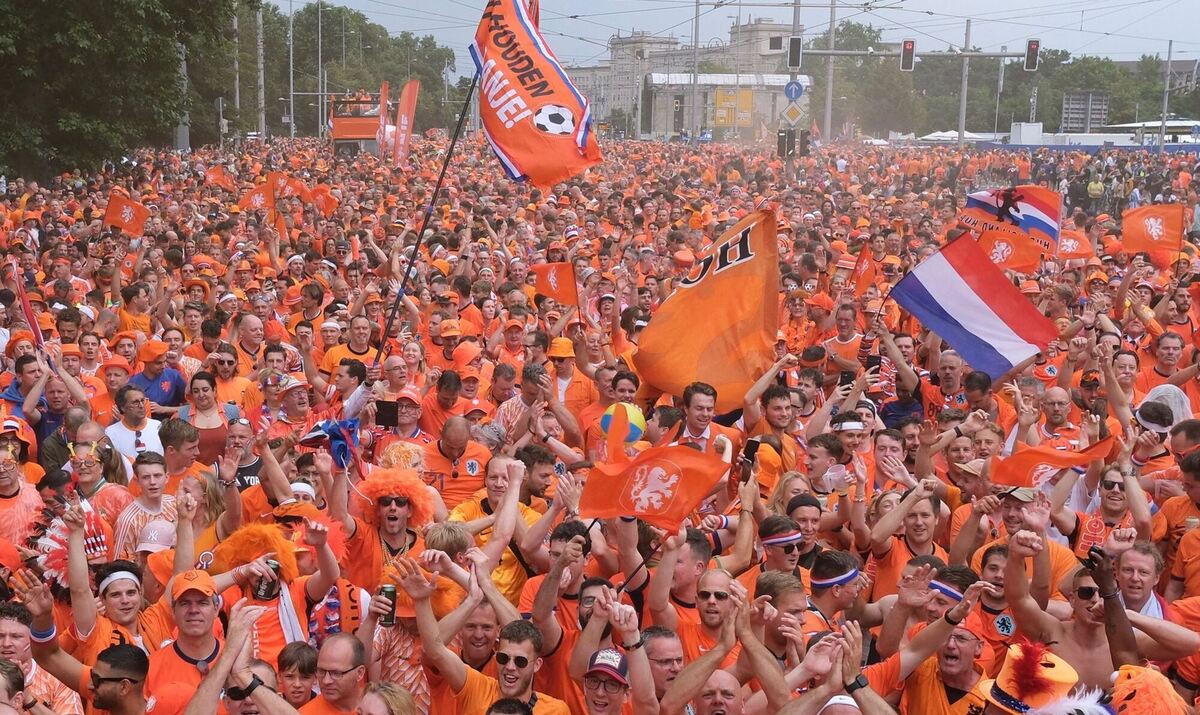 Party in Orange Party in Orange