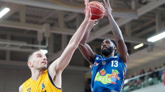 Zweitbester Shot-Blocker der vergangenen Bundesliga-Saison: Center Daniel Keppeler (links)