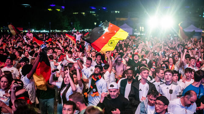 EM, lsw, bwg Wer von den Fußball-Fans mit dem Auto anreist und ein Parkhaus ansteuert, kann sehr unterschiedliche Erfahrungen machen.