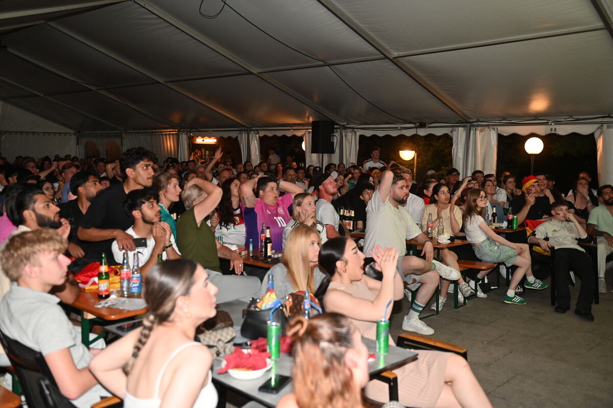 Bild  FOTO JÜRGEN MEYER Public Viewing Reutlingen_40