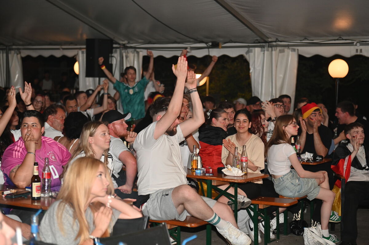 Bild  FOTO JÜRGEN MEYER Public Viewing Reutlingen_44