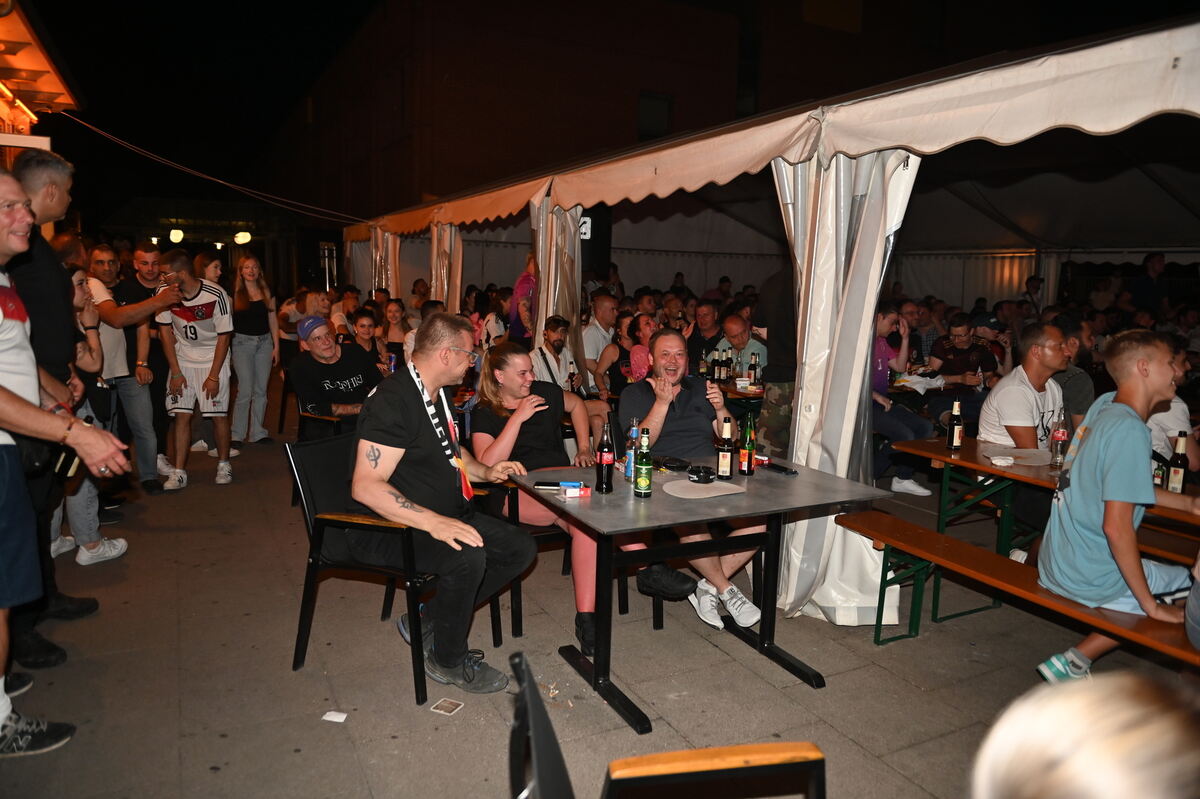 Bild  FOTO JÜRGEN MEYER Public Viewing Reutlingen_46