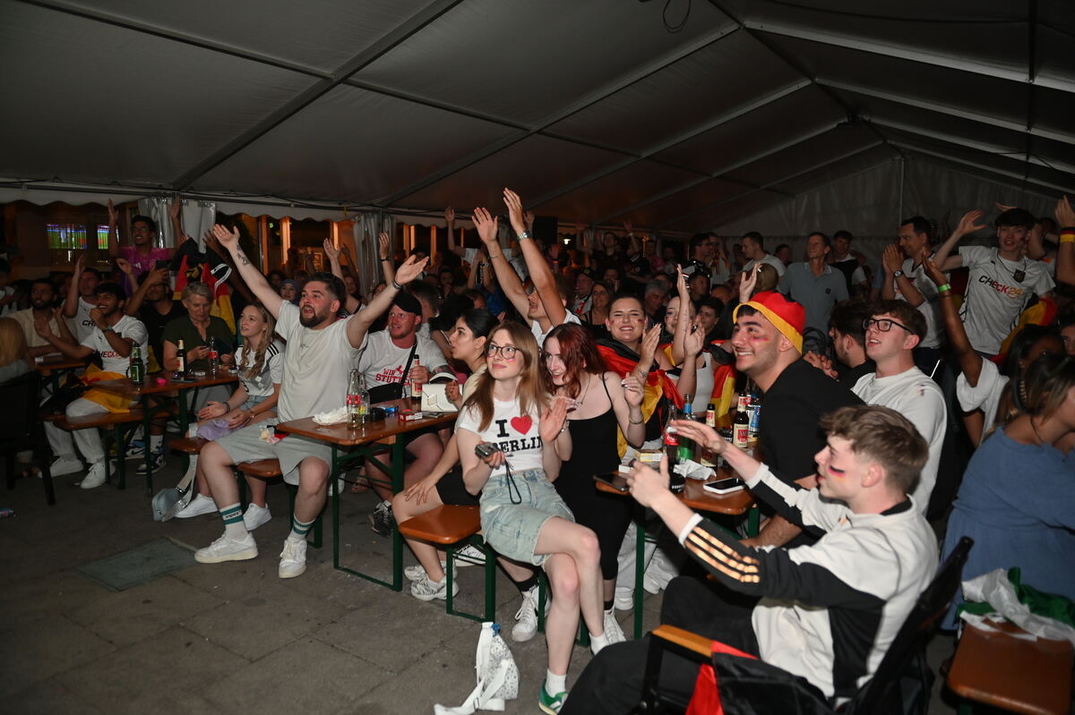 Bild  FOTO JÜRGEN MEYER Public Viewing Reutlingen_51