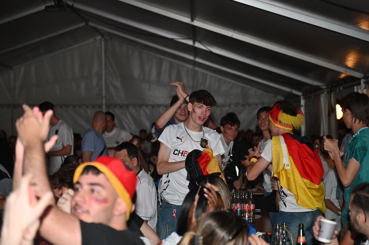 Bild  FOTO JÜRGEN MEYER Public Viewing Reutlingen_53