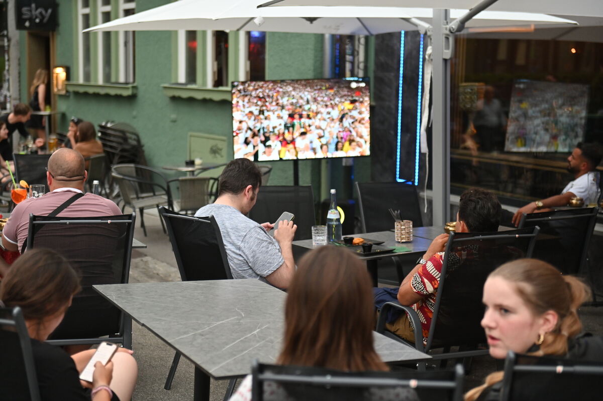 Bild  FOTO JÜRGEN MEYER Public Viewing Reutlingen_02
