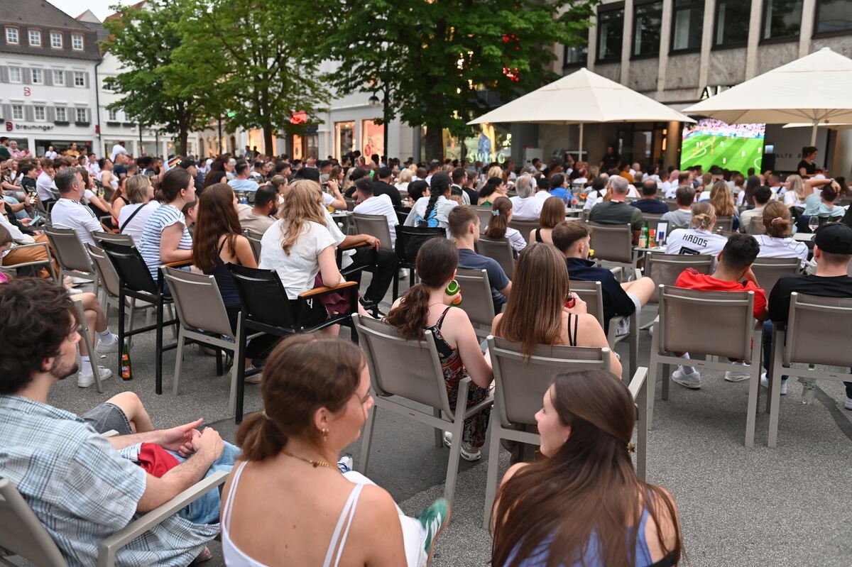 Bild  FOTO JÜRGEN MEYER Public Viewing Reutlingen_04