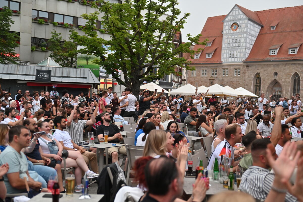Bild  FOTO JÜRGEN MEYER Public Viewing Reutlingen_07