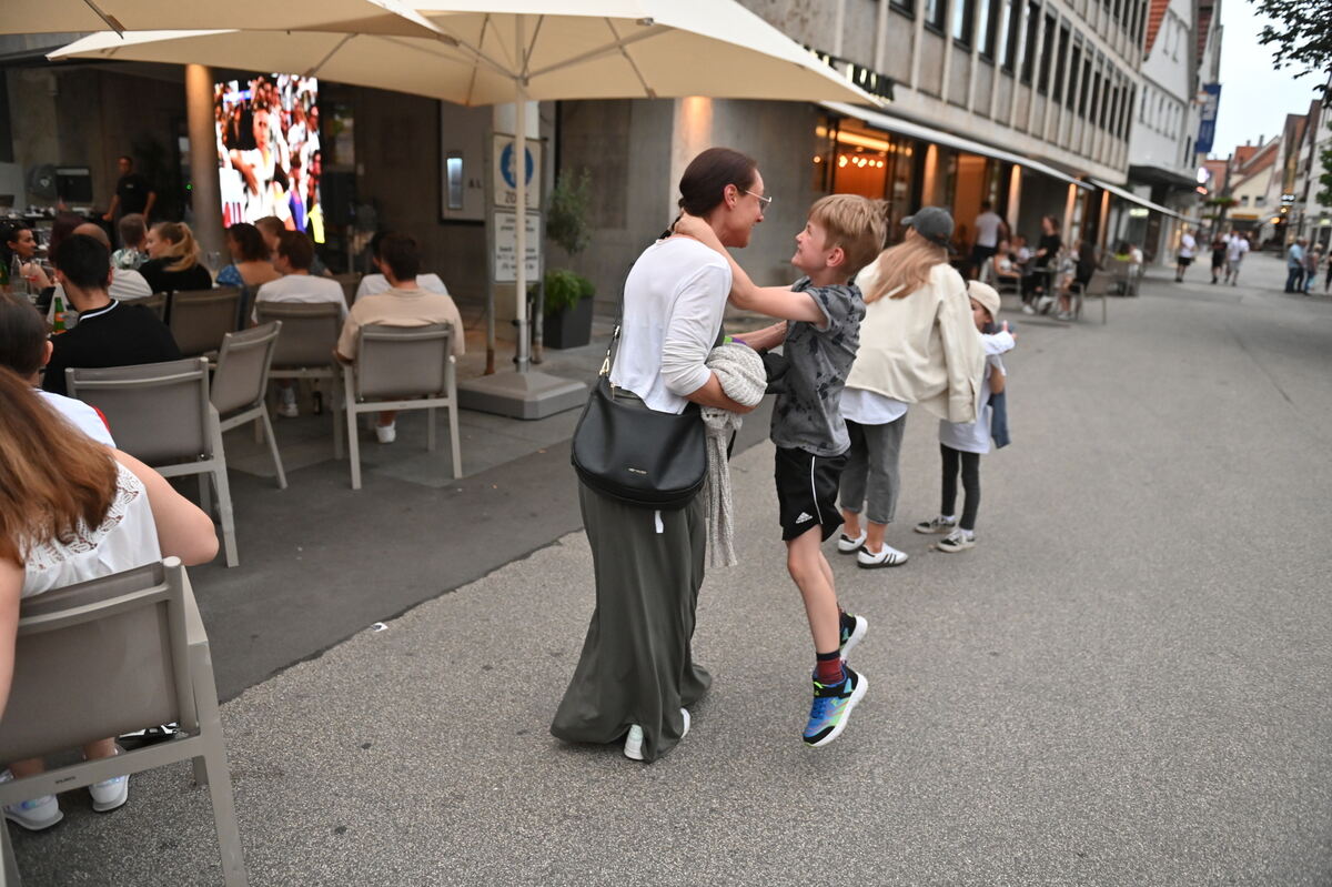 Bild  FOTO JÜRGEN MEYER Public Viewing Reutlingen_08