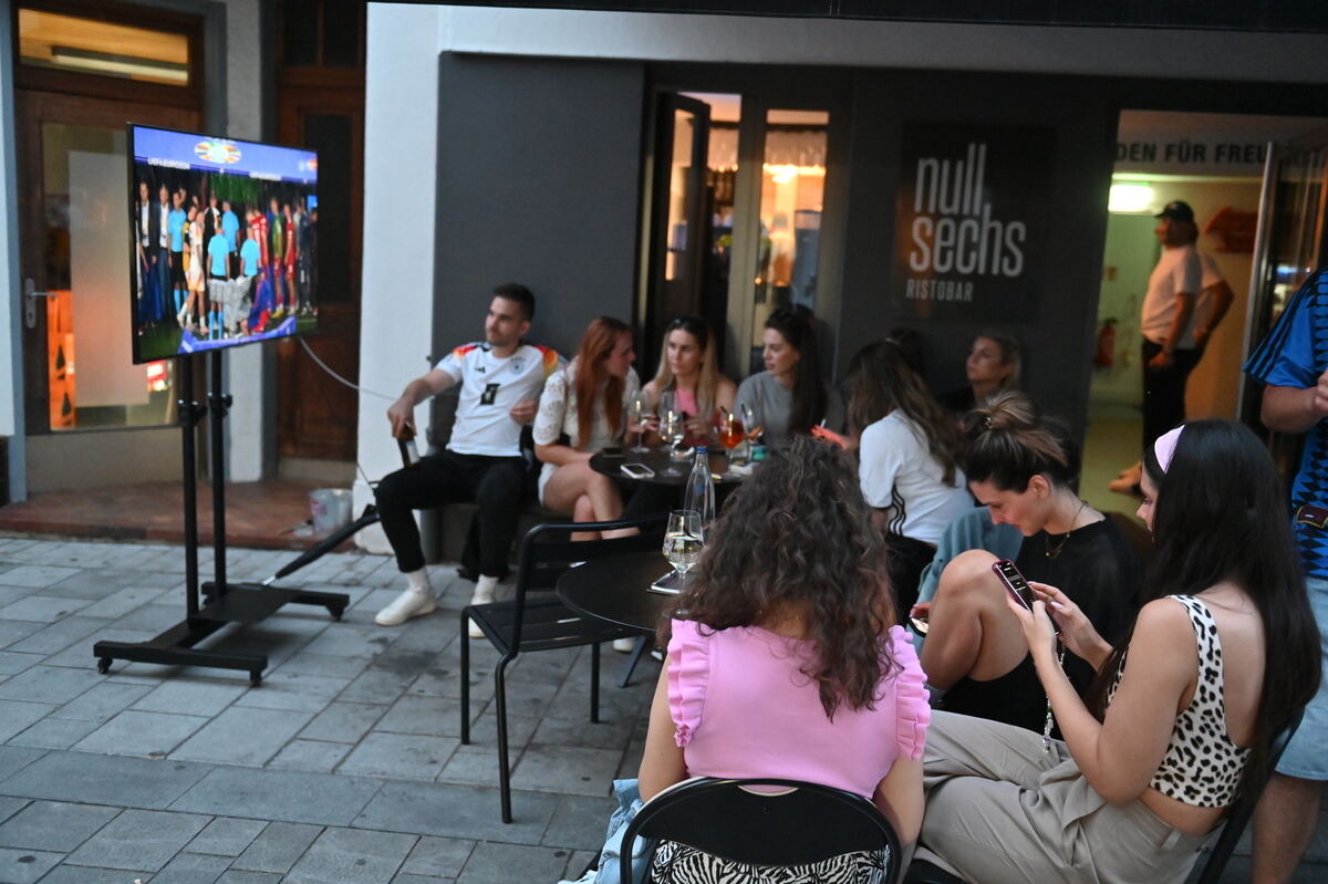 Bild  FOTO JÜRGEN MEYER Public Viewing Reutlingen_27