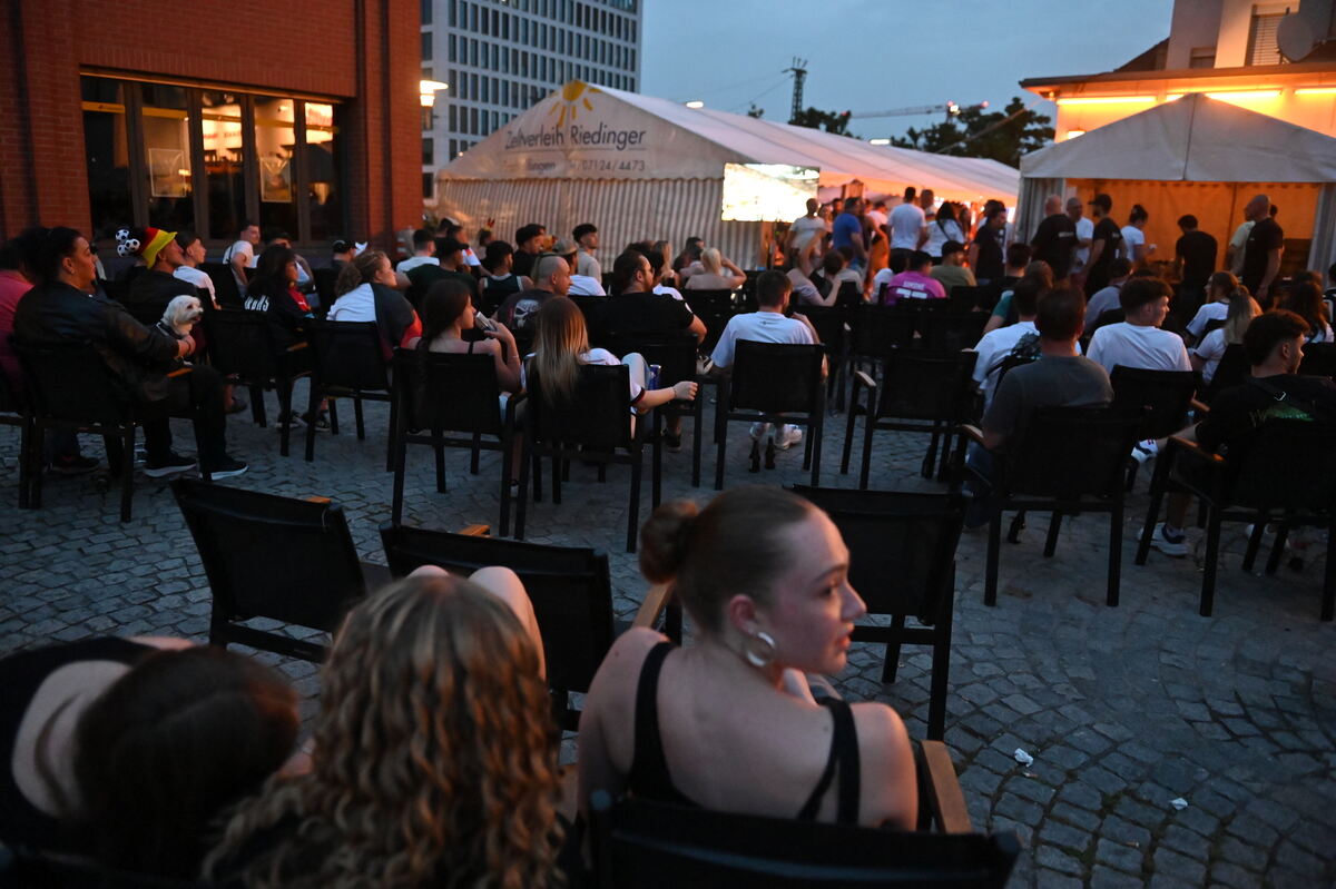 Bild  FOTO JÜRGEN MEYER Public Viewing Reutlingen_33