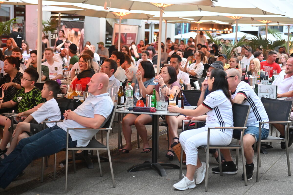 Bild  FOTO JÜRGEN MEYER Public Viewing Reutlingen_16