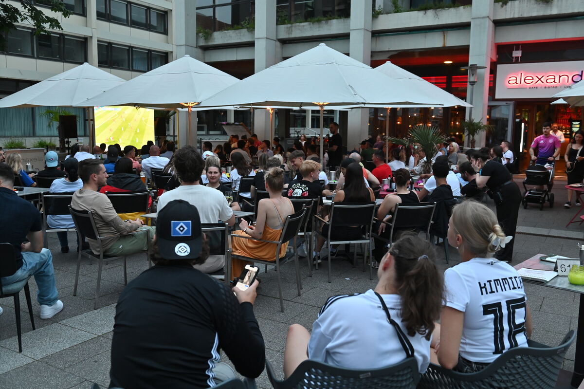 Bild  FOTO JÜRGEN MEYER Public Viewing Reutlingen_19