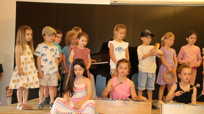 Bad Urach Schloßmühle Hubiläum Zum Jubiläum gab's ganz viel Musik auch von den jüngsten Musikschülern