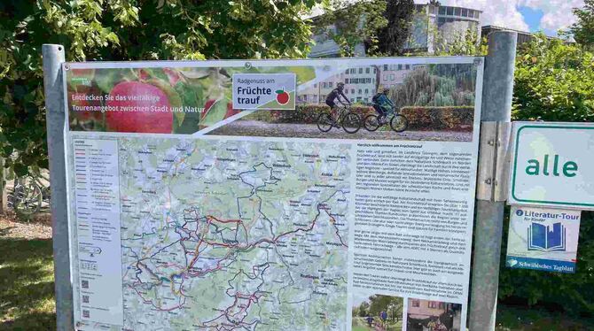 Auf den neuen Tafeln sind alle Rundtouren des Landkreises abgebildet. FOTO: PR