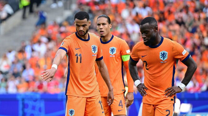 Selbstkritk und Rückendeckung für den niederländischen Coach:  Cody Gakpo (links).