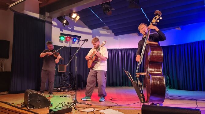 Die Gruppe fojgl spielte bereits zum zweiten Mal beim Münsinger Klezmer-Festival.  FOTO: SCHRADE
