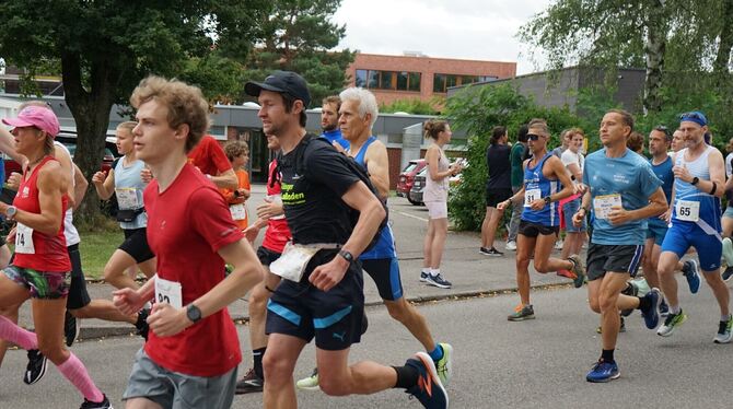 Männer und Frauen starteten beim Hornissenlauf in Kusterdingen zusammen, gewertet wurde separat.  FOTO: STRAUB